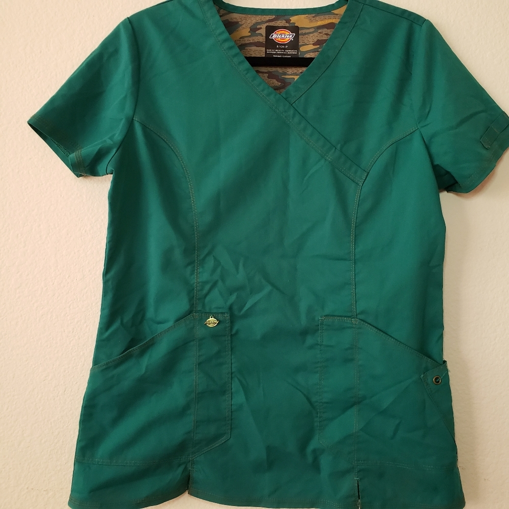 Dickies scrup top women's size S/CH/P